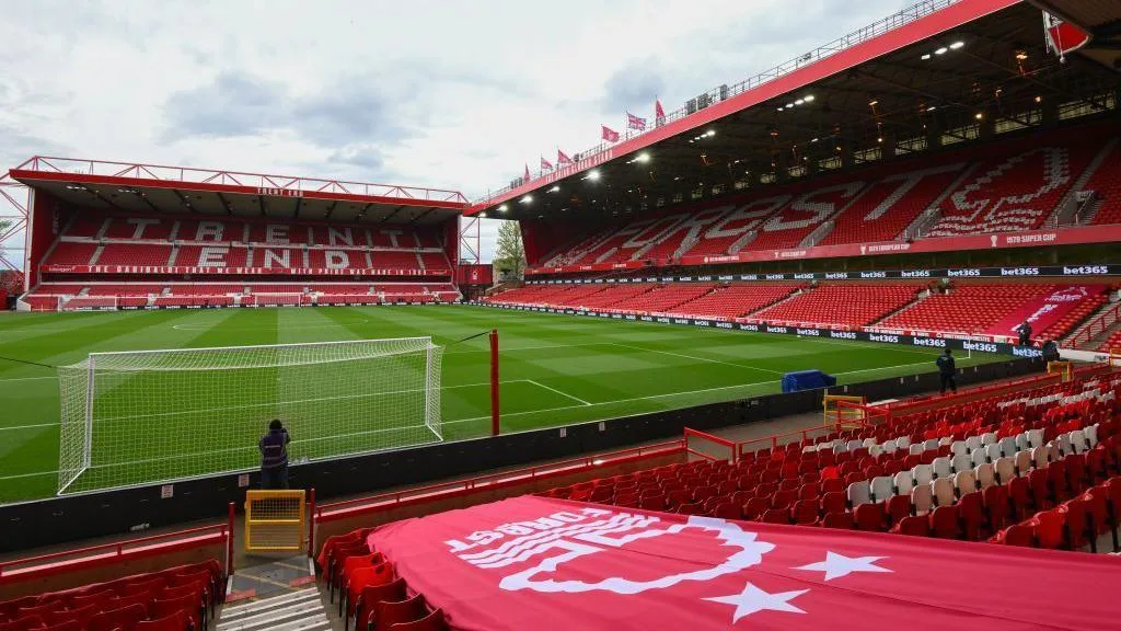 All eyes on Spurs & West Ham? 'Unbelievable' Forest edge towards safety - фото 1